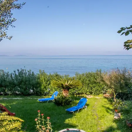 Beachfront Romantica Place First Floor Αγία Πελαγία Χλωμού