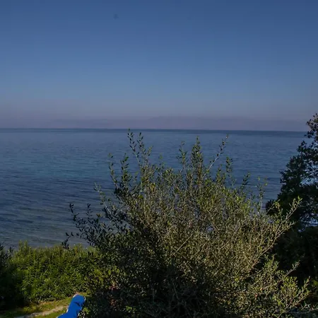 Апартаменты Beachfront Romantica Place First Floor Agia Pelagia Chlomou