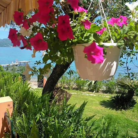 Beachfront Romantica Place First Floor * Agia Pelagia Chlomou