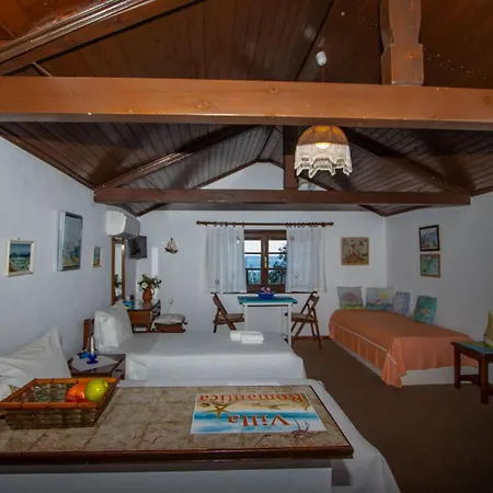 Beachfront Romantica Place First Floor Апартаменты Agia Pelagia Chlomou