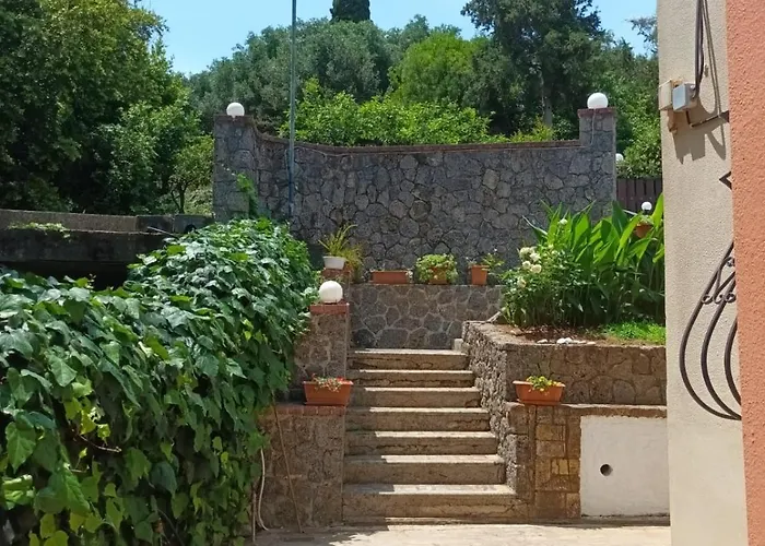 Beachfront Romantica Place First Floor Αγία Πελαγία Χλωμού
