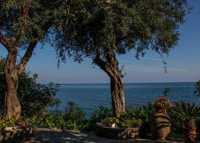 Beachfront Romantica Place First Floor