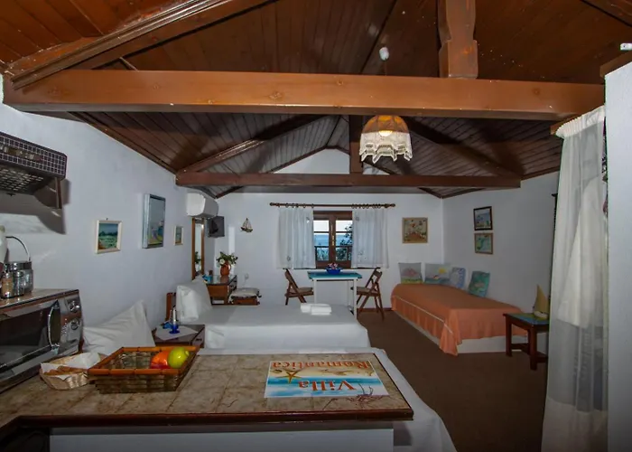 Beachfront Romantica Place First Floor Lejlighed Agia Pelagia Chlomou