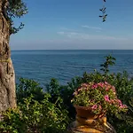 Beachfront Romantica Place First Floor *