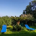 Beachfront Romantica Place First Floor דירה